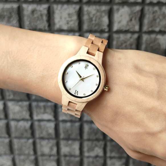 【木製腕時計】EINBAND Prima マザーオブパール×スワロフスキー メイプルウッド ホワイト文字盤 34mm 7枚目の画像