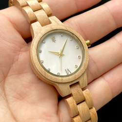 【木製腕時計】EINBAND Prima マザーオブパール×スワロフスキー メイプルウッド ホワイト文字盤 34mm 4枚目の画像