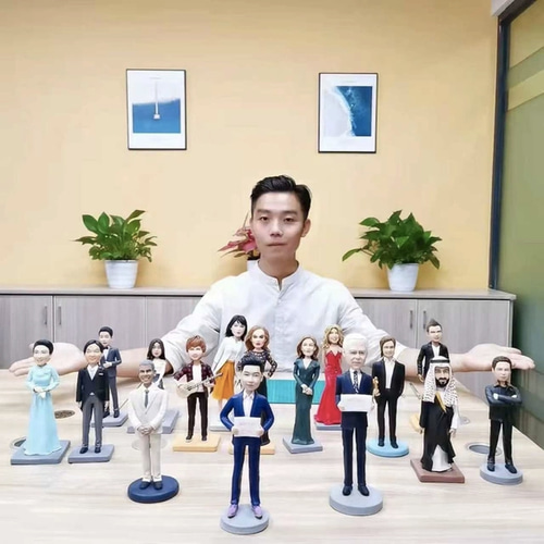 世界で1枚のオーダーメイド似顔絵★ハイクオリティver★家族★プレゼント 世界で1枚の手描きのオーダーメイド似顔絵☆出産☆還暦☆お祝い☆笑顔