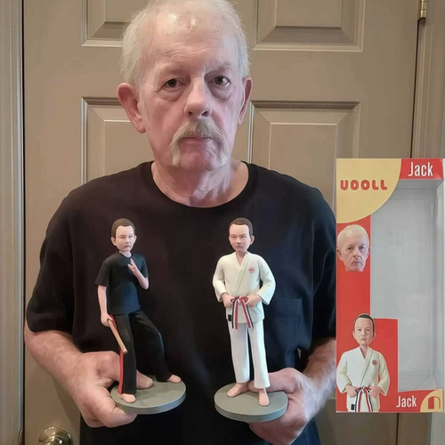 世界で1枚のオーダーメイド似顔絵★ハイクオリティver★家族★プレゼント 世界で1枚の手描きのオーダーメイド似顔絵☆出産☆還暦☆お祝い☆笑顔