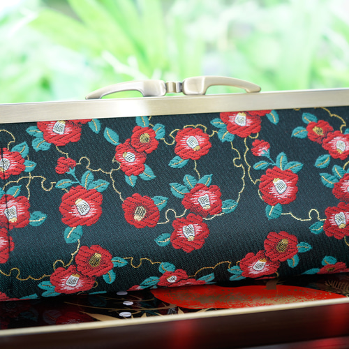 椿に雪輪と市松の金襴織物で中型長財布＊大人可愛いレトロモダン