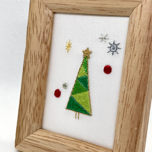 クリスマスツリー 刺繍フレーム 絹糸と金銀糸の日本刺繍 壁飾り