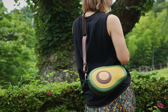 アボカドのカタチ☆ダイカット型のレザーミニバッグ【avo
