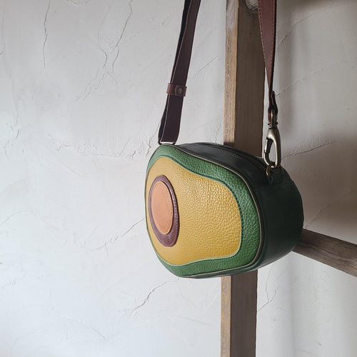 アボカドのカタチ☆ダイカット型のレザーミニバッグ【avo