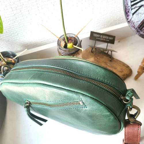 アボカドのカタチ☆ダイカット型のレザーミニバッグ【avo