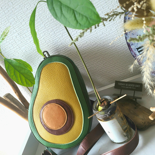 アボカドのカタチ☆ダイカット型のレザーミニバッグ【avo