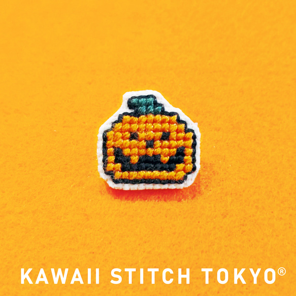 ハロウィンかぼちゃ【ブローチ】バッチ バッジ カボチャ ハロウィーン 刺繍 クロスステッチ かわいい 1枚目の画像