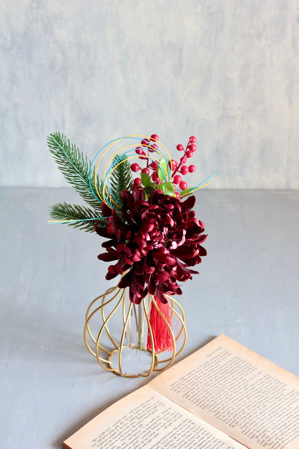 選べる2色【菊の造花付き】コロンと丸いゴールドワイヤーフラワーベースの投げ入れ 4枚目の画像