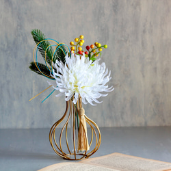 選べる2色【菊の造花付き】コロンと丸いゴールドワイヤーフラワーベースの投げ入れ 9枚目の画像