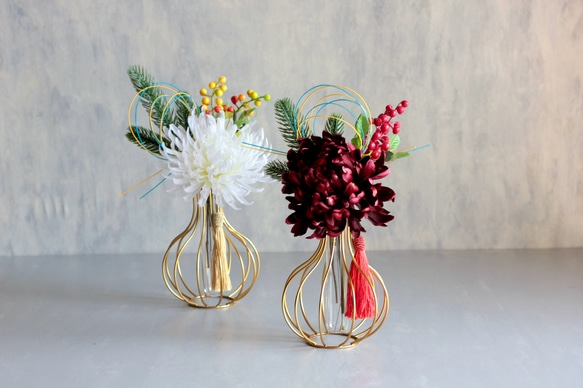 選べる2色【菊の造花付き】コロンと丸いゴールドワイヤーフラワーベースの投げ入れ 16枚目の画像