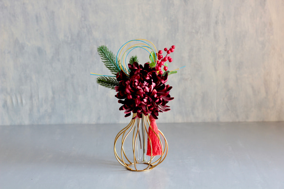 選べる2色【菊の造花付き】コロンと丸いゴールドワイヤーフラワーベースの投げ入れ 6枚目の画像