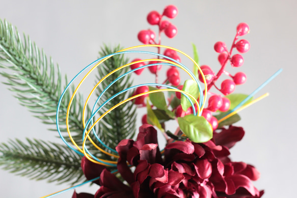 選べる2色【菊の造花付き】コロンと丸いゴールドワイヤーフラワーベースの投げ入れ 20枚目の画像