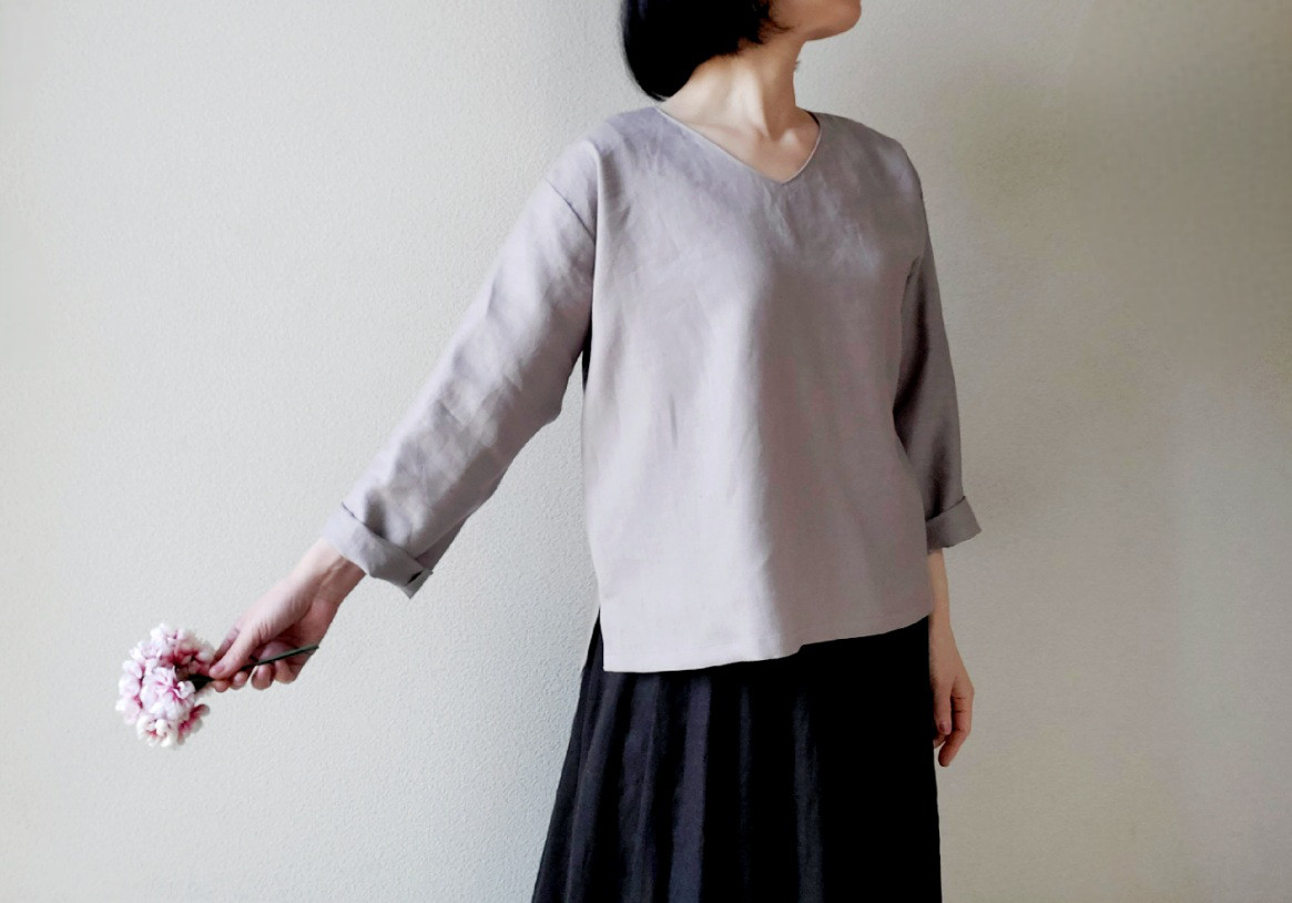 〈新色〉一年中着回せるゆったり心地よいプルオーバーFrench linen100 ％　Vネックライン　潤色