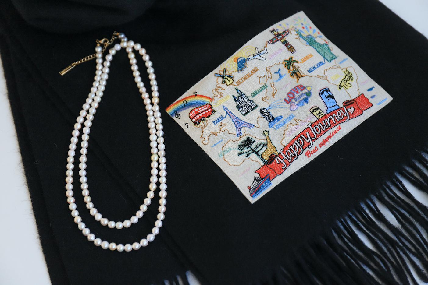 ＼50%OFFセール／ 【福袋】Happy Journey_黒ストール + We are pearls_ロング白
