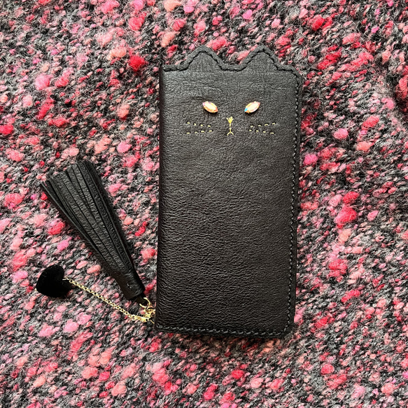 限定【受注制作】ねこのお顔  Jewelryver. 手帳型スマホケース  黒猫 縦型　牛ソフトヌメ革ライトローズシマー 1枚目の画像