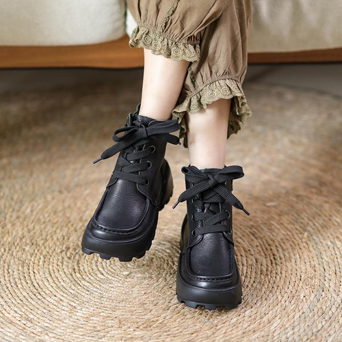 ２素材の組み合わせが暖かくお洒落 CHANEL ミドルブーツ 22cm CHANEL(シャネル) ミドルブーツ(レディース) - 海外通販のBUYMA