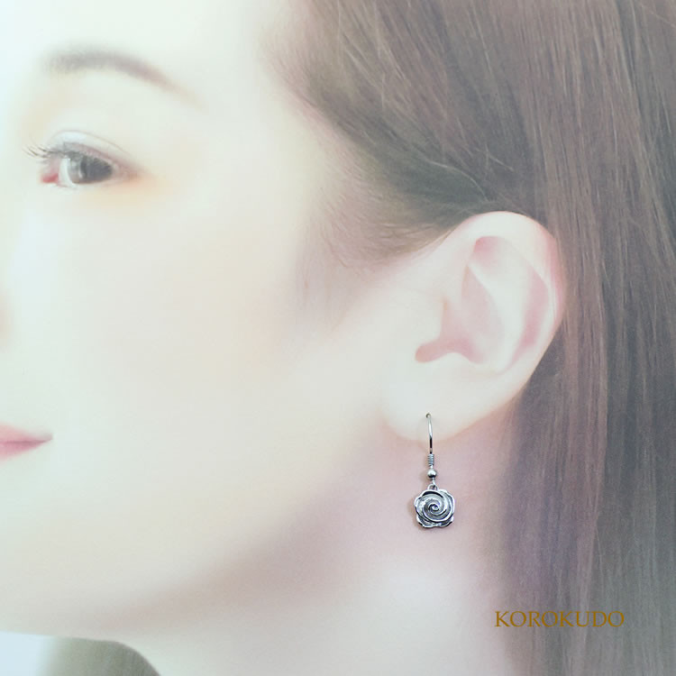 ばらのピアス（フックタイプ）