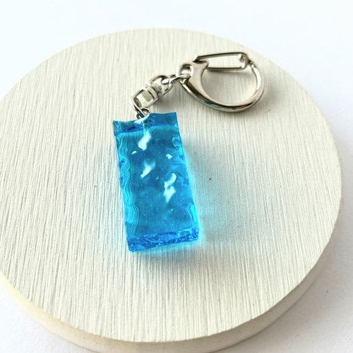 ＃210 雪の結晶✴ちょうちょ✴アイスブルー✴レジンヘアゴムキーホルダーブローチ 210 雪の結晶✴ちょうちょ✴アイスブルー✴レジンヘアゴム