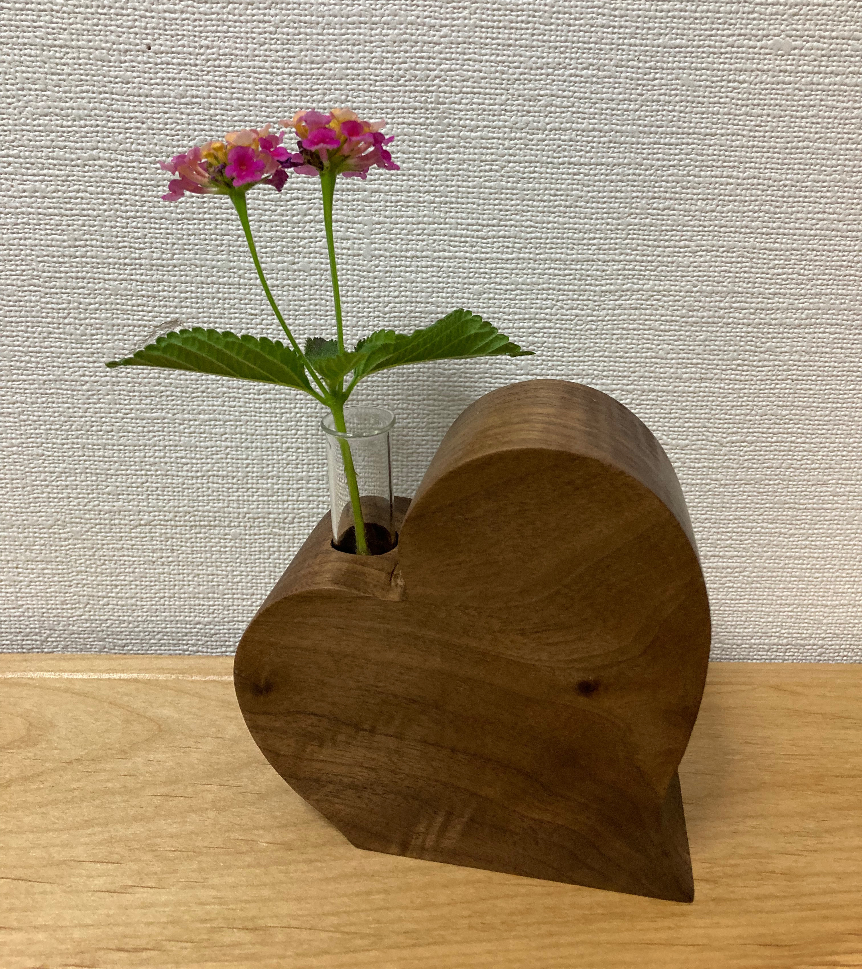 【ハート型のヒノキの切り株プレート】アクセサリー ディスプレイ オブジェ 植物 ハート型のヒノキの切り株プレート】アクセサリー ディスプレイ
