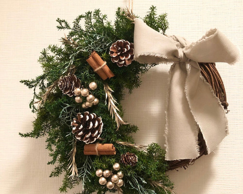 ナチュラルゴールドクリスマスリース プリザーブドフラワー 冬のリース