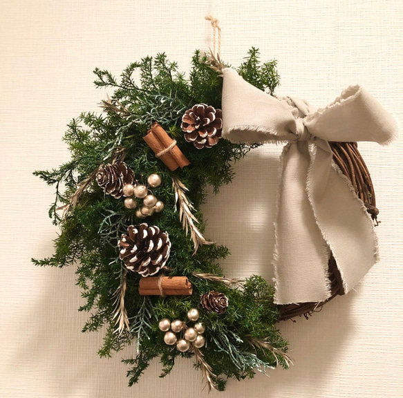 ナチュラルゴールドクリスマスリース プリザーブドフラワー 冬のリース