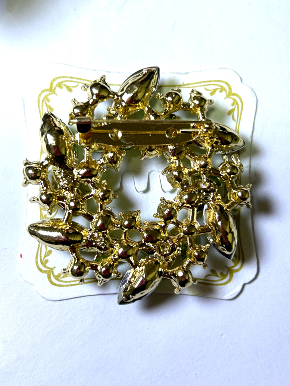 ［送料無料］48 エメラルドグリーンの色が、とても綺麗なサークル形のブローチA❣️ 7枚目の画像