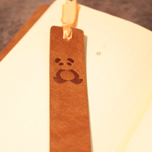 パンダ柄がかわいい　イタリアンレザーのブックカバー　本革　文庫本サイズ　ブラウン　プレゼントにも♪ 6枚目の画像