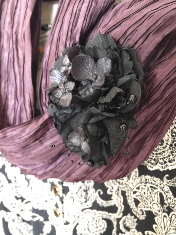 在庫処分SALE＊ブラック・ピオニーの紫陽花パール添え 4枚目の画像