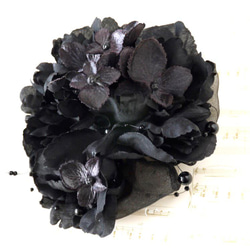 在庫処分SALE＊ブラック・ピオニーの紫陽花パール添え 2枚目の画像