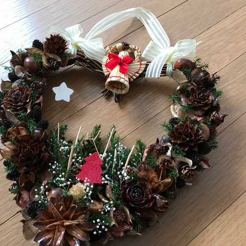 ハートリース X'mas》北欧の森の木の実とエンジェルのヒンメリハートリース（一点