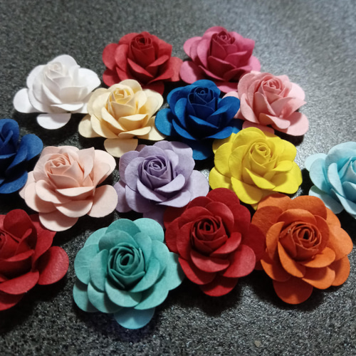 ペーパーフラワー詰め合わせ30個 葉30個+ｵﾏｹ付 クラフトパンチ 薔薇 花