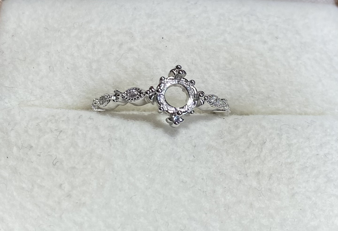 リング空枠　ティアラ　ラウンド5　シルバー