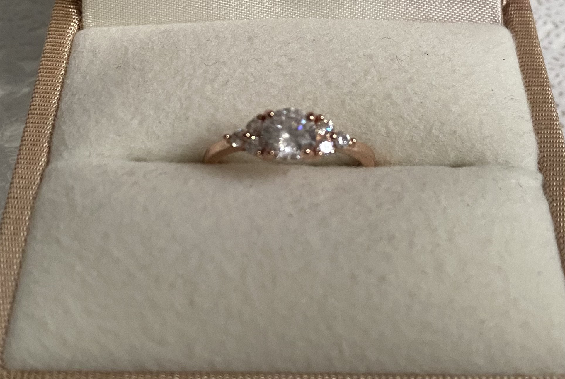 リング空枠　トリニティ　ラウンド6  ゴールド