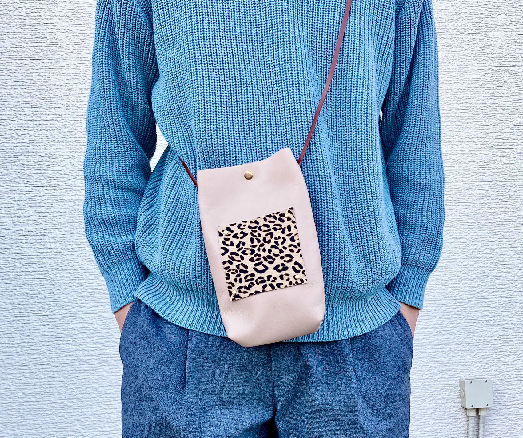 ソフトレザーのボブソンミニポシェット（革/スマホ/ショルダーバッグ/メンズ/レディース/コンパクト）ベージュ