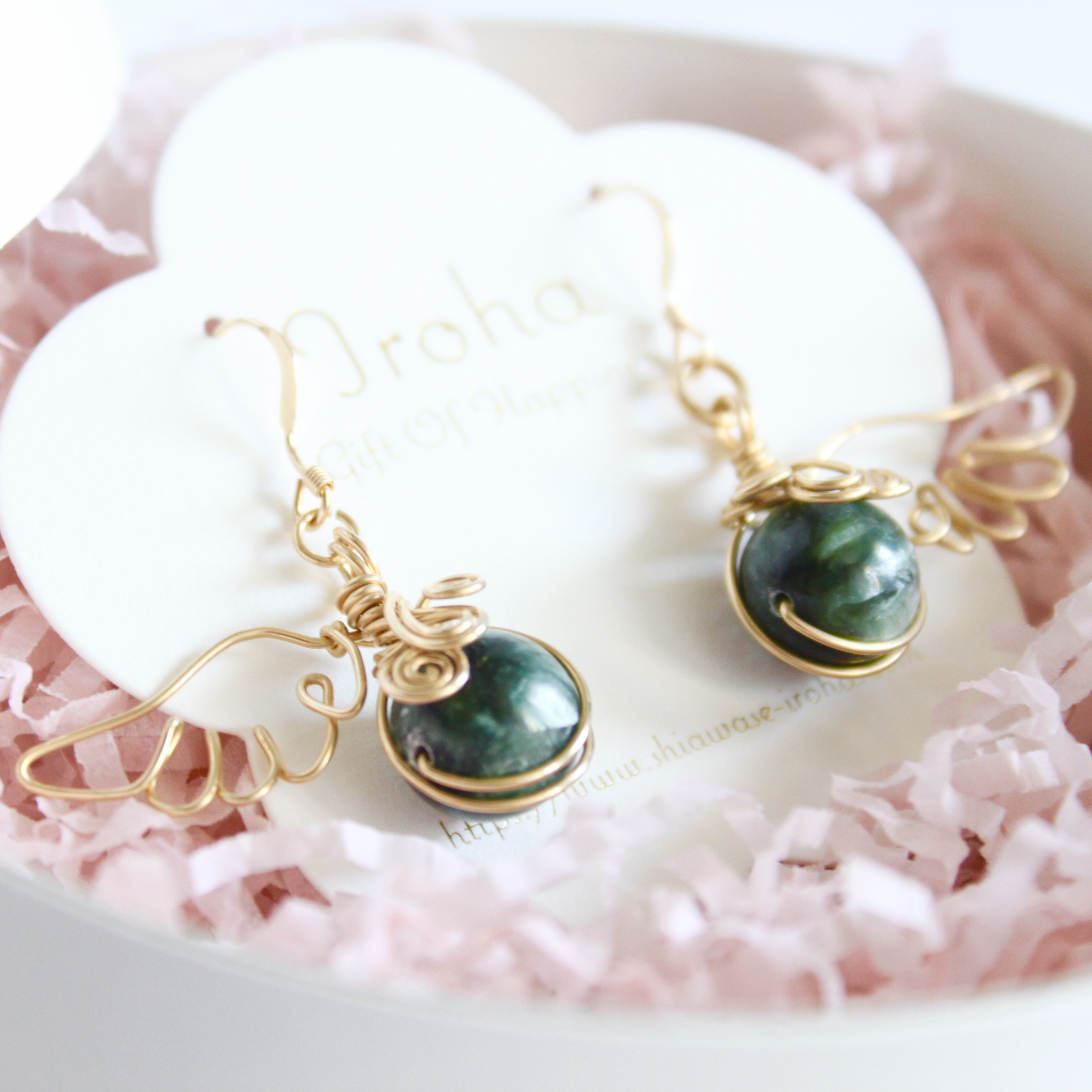 天使の羽耳飾り〜セラフィナイト〜【金具の変更ができます！】