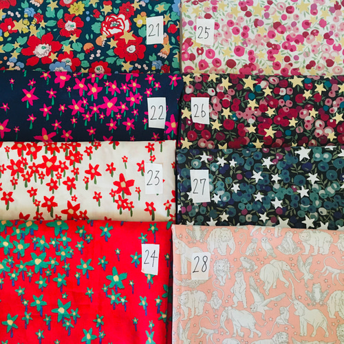 新柄追加しました☺︎可愛いリバティハーフハンカチ8枚重ねクリスマス  