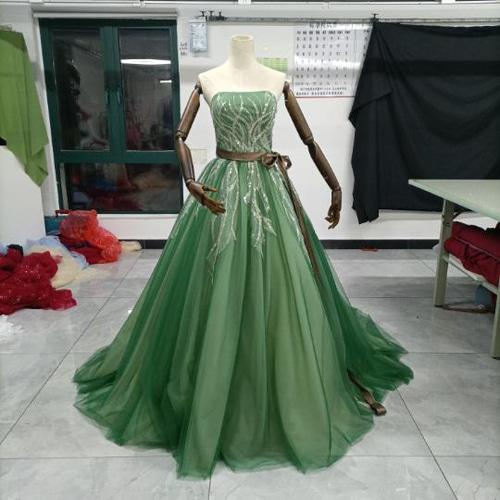 カラードレス 緑 ベアトップ 華やかなトレーン 2次会/挙式 /謝恩会  