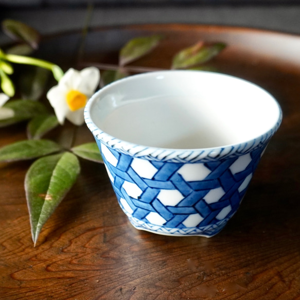 染付籠網代六つ目紋植木鉢　口径約7.3cm　高さ約5.3cm 人気・おすすめ｜使いやすい・旅行におすすめ 品質保証 全国発送 正規品・日本国内発送・安心保証付き