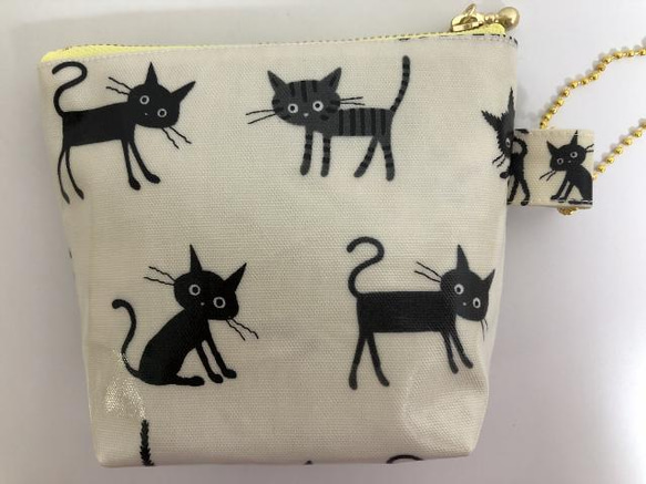 猫 ココランド　ミニポーチ  ラミネート  マチあり　ポケットあり　13cm×10.5×マチ4.5cm　茶トラパッチ 2枚目の画像