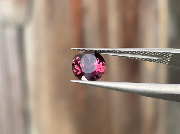 スピネルルース ピンクがかったダークパープルスピネル 1.05カラット オーバルカット 天然宝石 スリランカ原産 5枚目の画像