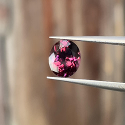スピネルルース ピンクがかったダークパープルスピネル 1.05カラット オーバルカット 天然宝石 スリランカ原産 2枚目の画像
