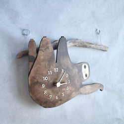 ナマケモノとチルアウトできる 枝あり ビッグサイズ 時計 木製 掛け時計 2枚目の画像
