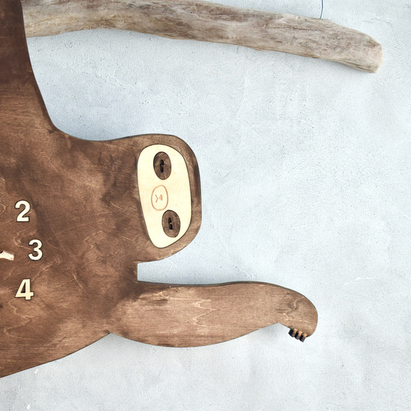 ナマケモノとチルアウトできる 枝あり ビッグサイズ 時計 木製 掛け時計 3枚目の画像