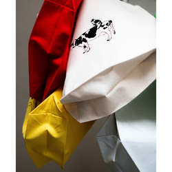 繡花帆布手提袋，飾有乳牛和乳牛圖案的貓咪圖案（天然色），A4尺寸，帶側邊撐片，可選環保袋或內袋。 第7張的照片