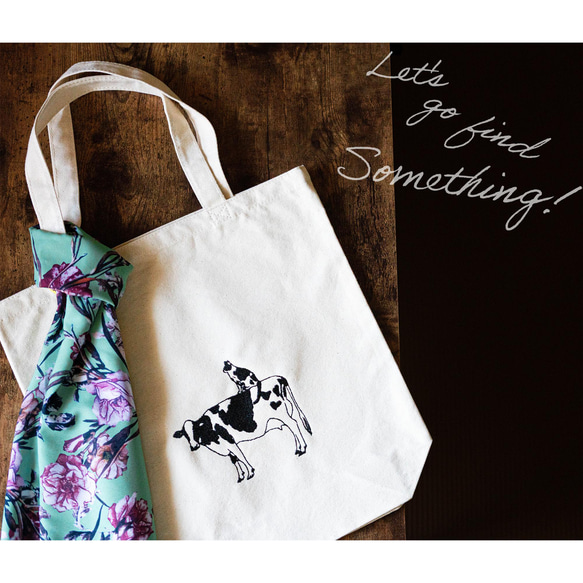 繡花帆布手提袋，飾有乳牛和乳牛圖案的貓咪圖案（天然色），A4尺寸，帶側邊撐片，可選環保袋或內袋。 第3張的照片