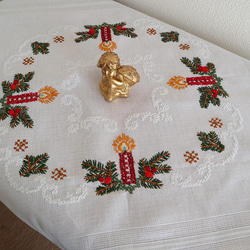 ドイツの手仕事☆クリスマス ワインレッドのキャンドルや樅ノ木・木の実の手刺繍 生地  (ヴィンテージ  リメイク素材 ) 7枚目の画像