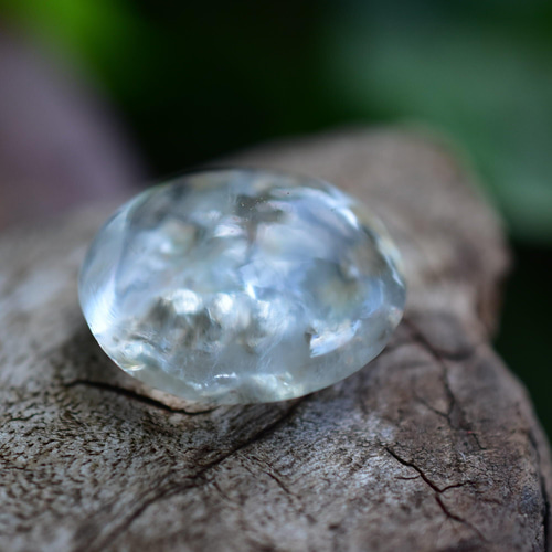 虹入り☆ホワイトガーデンクォーツ ルース 11 天然石 Funky garuda