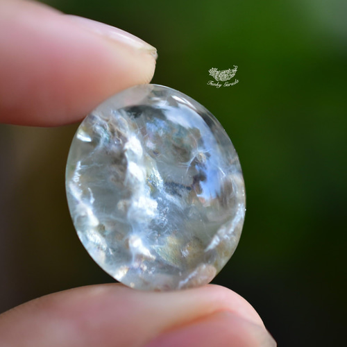 虹入り☆ホワイトガーデンクォーツ ルース 11 天然石 Funky garuda