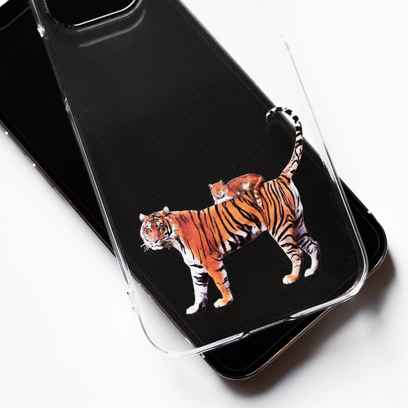 虎さんと虎柄ネコさん 猫 スマホケース：iPhone15〜 5枚目の画像