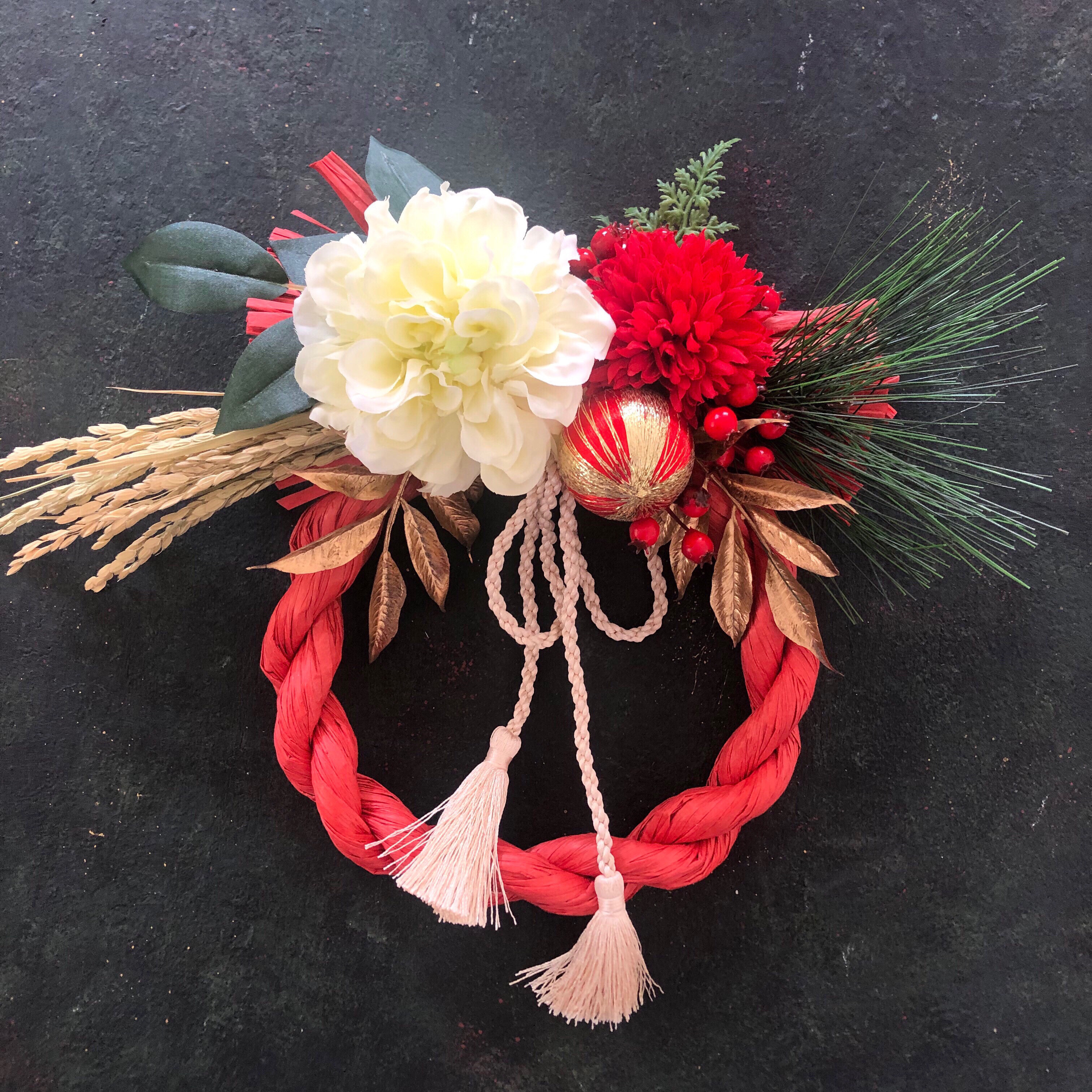 SALE♡紅白ダリアのしめ縄タッセル♡お正月飾り 2025♡メルカリ